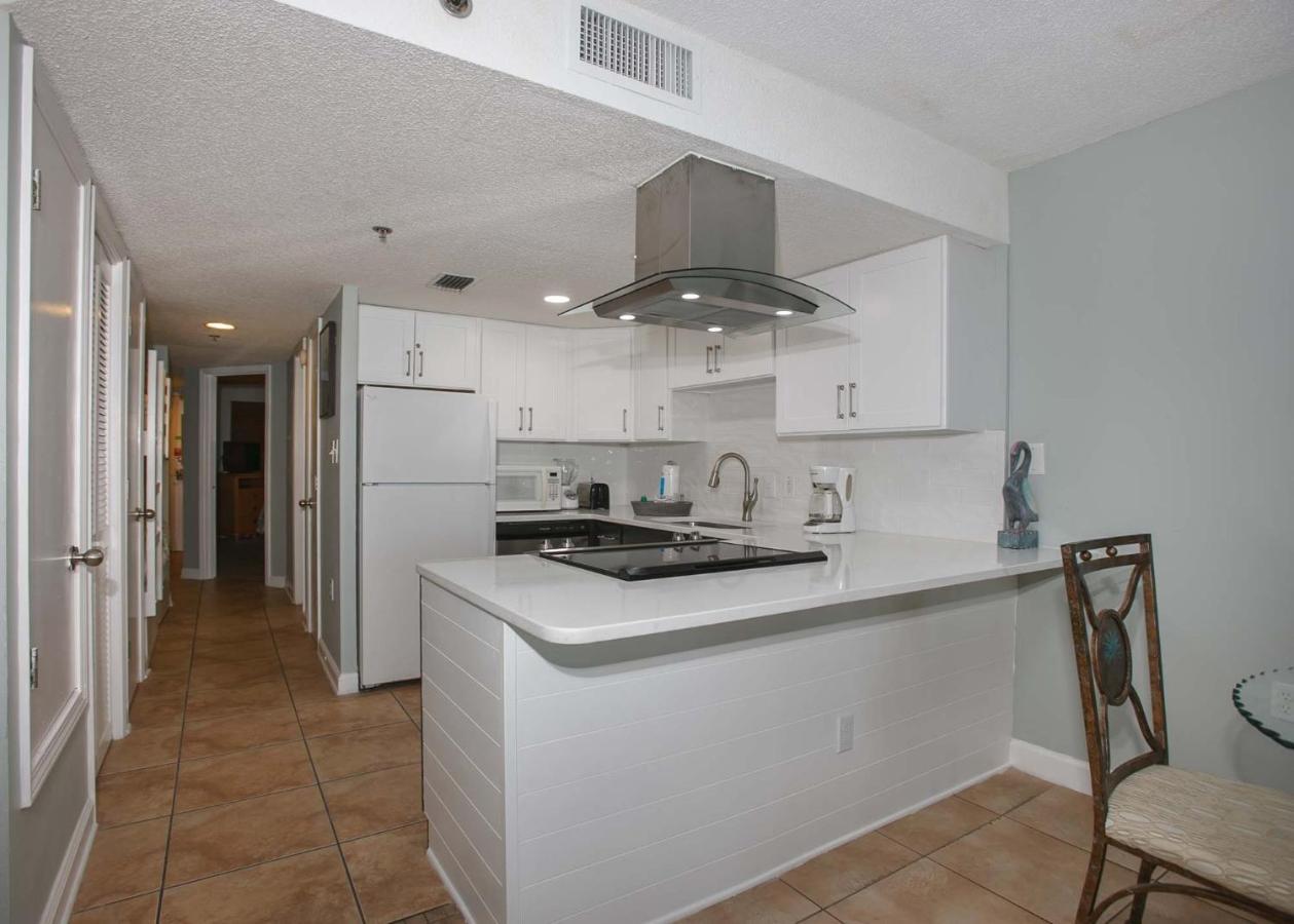 Clearwater 1c By Albvr - Beautiful Beachfront Views! Great Location! Holiday home *